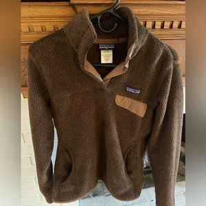 Women’s Patagonia long sleeve fleece jacket - size Medium- brown